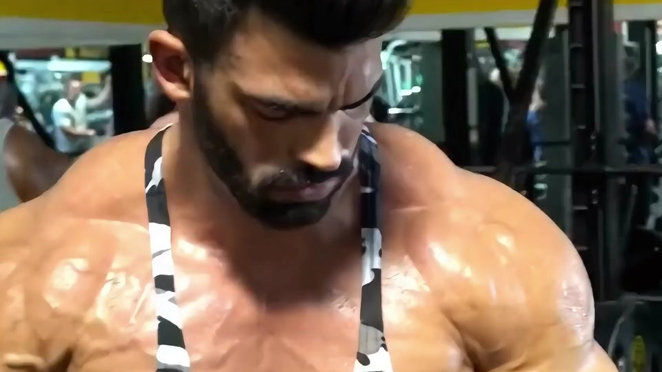 肌肉男肌肉膨胀无限变大_肌肉男肌肉突然膨胀变大_肌肉男肌肉膨胀变大