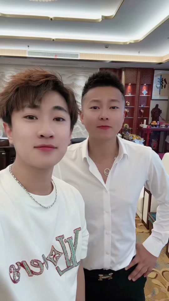 靖跃胜仔5月21号生日庆 - 抖音