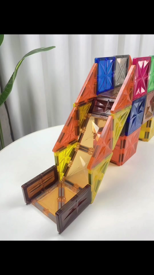 磁力片拼滑滑梯_磁力片拼滑滑梯怎么拼 磁力片拼滑滑梯_磁力片拼滑滑梯怎么拼（磁力片拼滑梯的步骤和图解） 磁力资讯