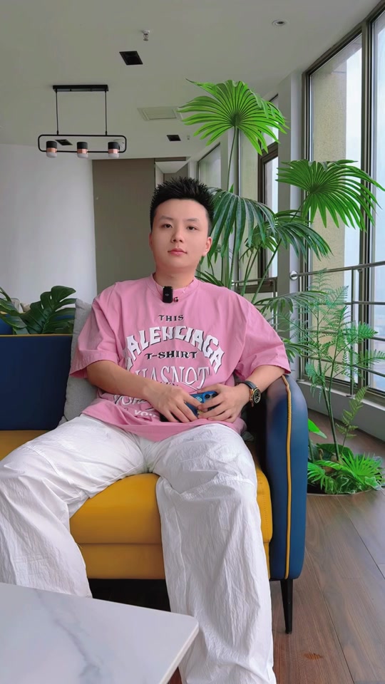 变形计杨奥和小卖部老板