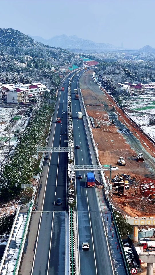 沪昆高速也是一条高速主干道途径5省市,全长2356公里,也是江西,湖南