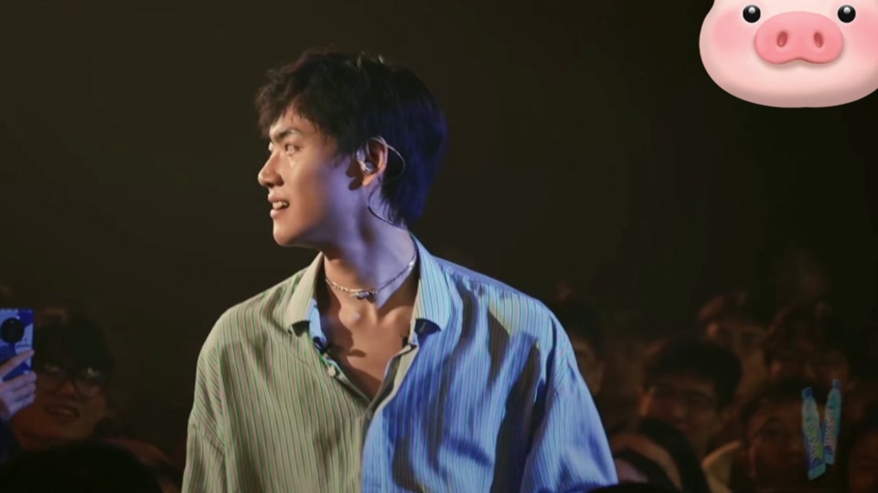 薛之谦和高磊鑫奔赴万人现场 - 抖音