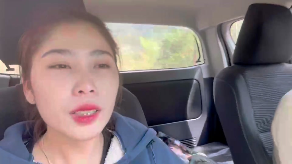 开国产车带老挝媳妇回娘家 - 抖音