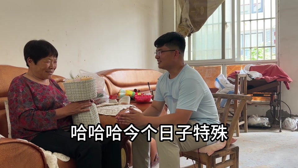 步琳萌带张龙到大哥家拜年