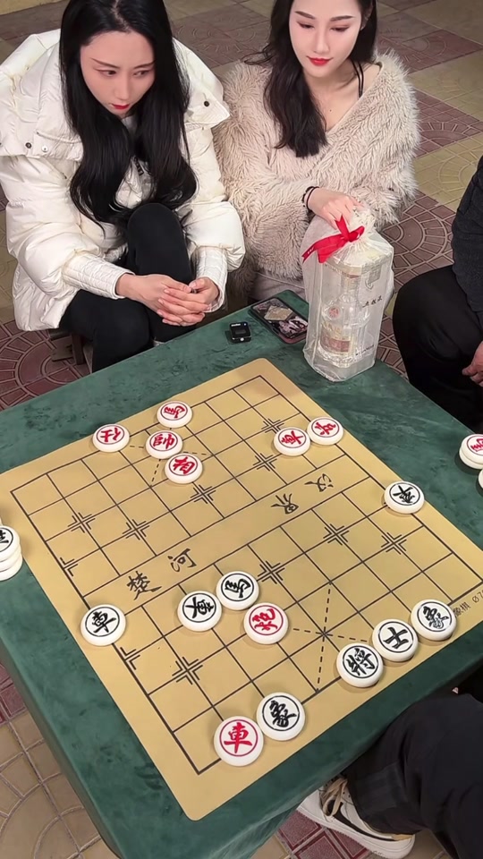 铁锤名酒小号:眼镜哥这棋局下的怎么样#王铁锤 #中国象棋 #棋逢对手