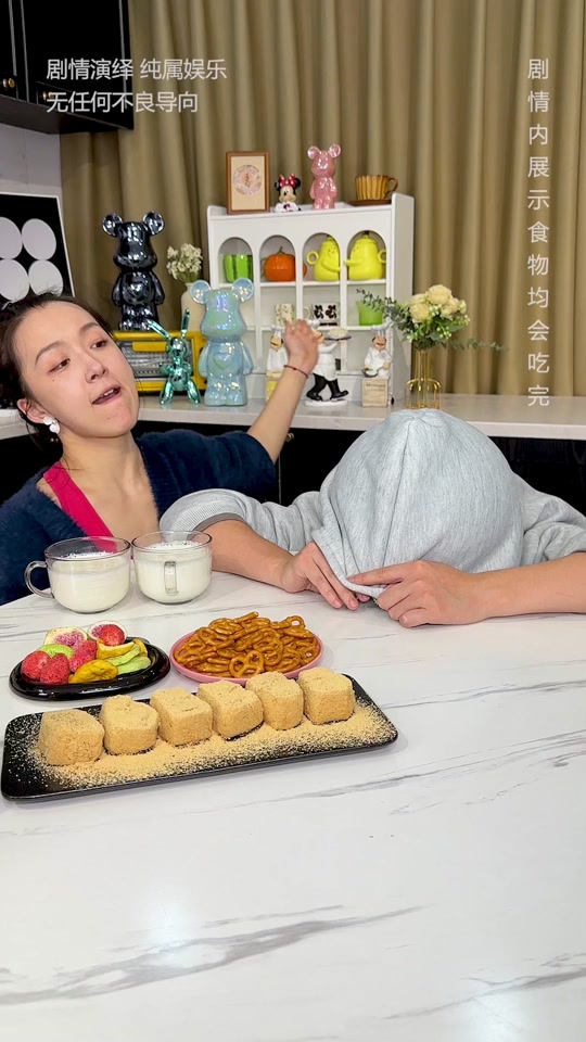 小花妞沉浸式吃东西_吃货小花妞_小花妞吃零食视频 - 抖音