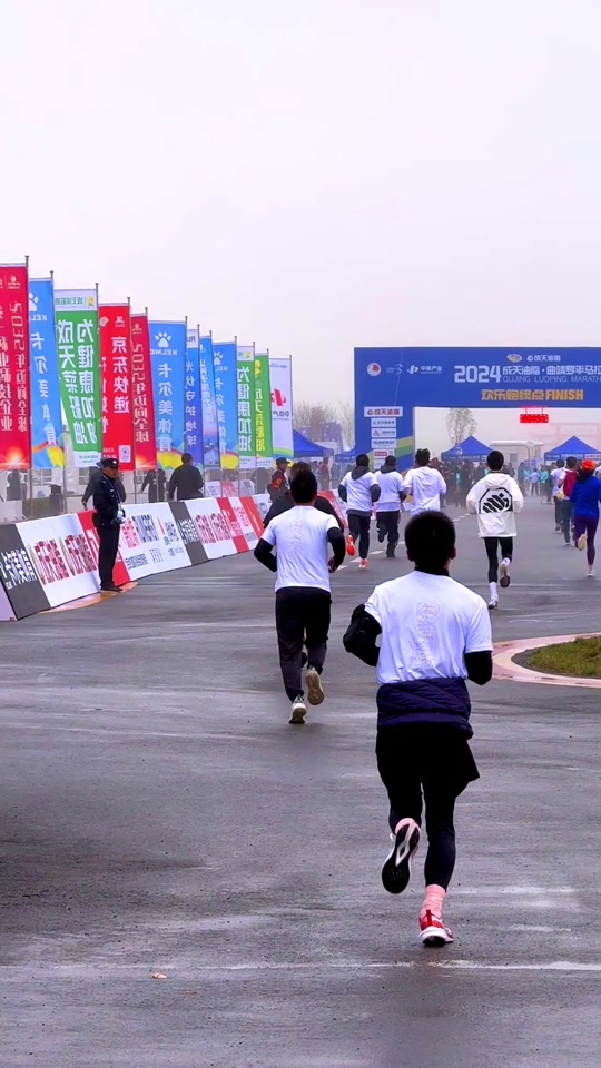 l罗平马拉松欢乐跑有完赛包吗