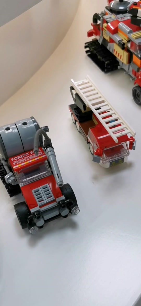 八合一救援消防车拼一拼八个大说明书