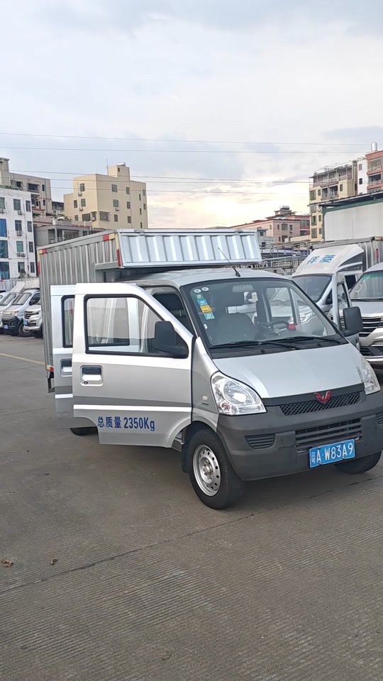 五菱二手双排座双胎柴油小货车厢车 - 抖音