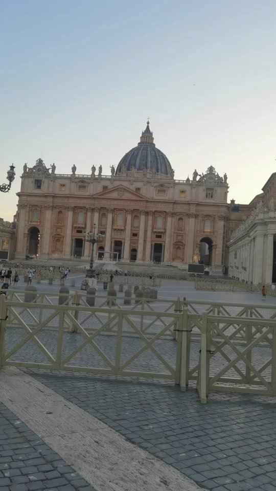 梵蒂冈简介: 梵蒂冈城国(the vatican city state),简称梵蒂冈,首都