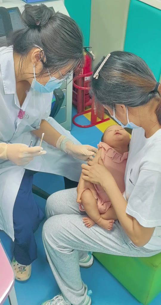 包含回龙观医院帮忙挂号陪同看病儿童就诊全程温柔陪伴，消除就医恐惧的词条