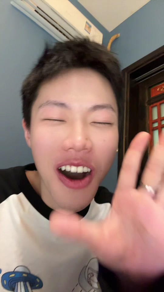 蔡亨源知道自己表情包在中国火了吗 - 抖音