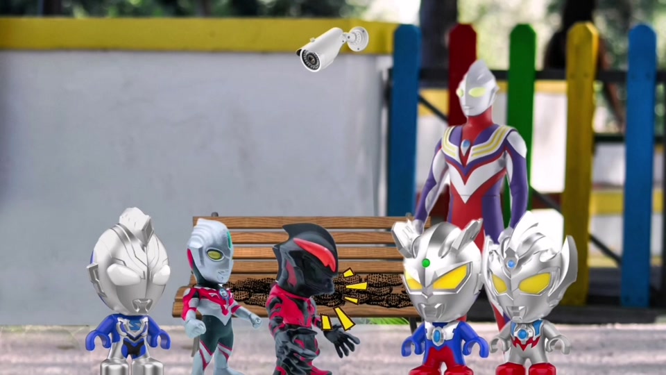 小贝利亚奥特曼明白了不能踩脏椅子