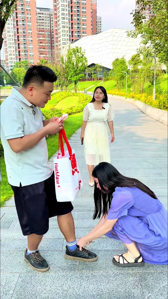 帮我系鞋带是什么电影