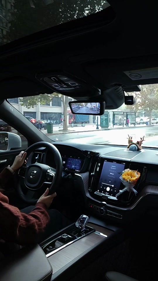 上海沃尔沃xc60公交车 - 抖音