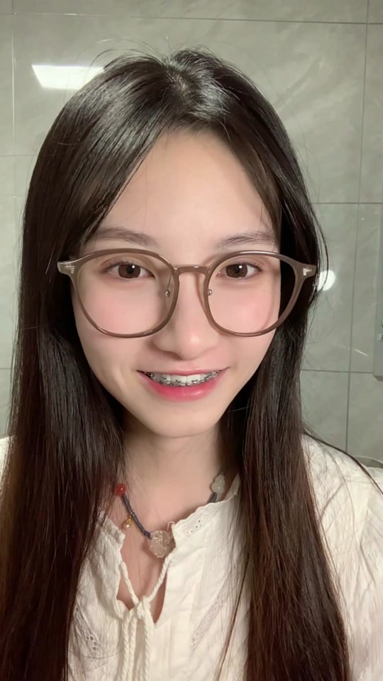 门牙内八怎么矫正