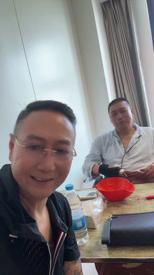 南京霞哥和曹主任