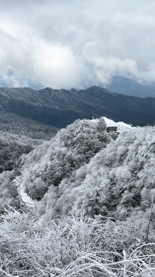 2025叙永玉皇观下雪没