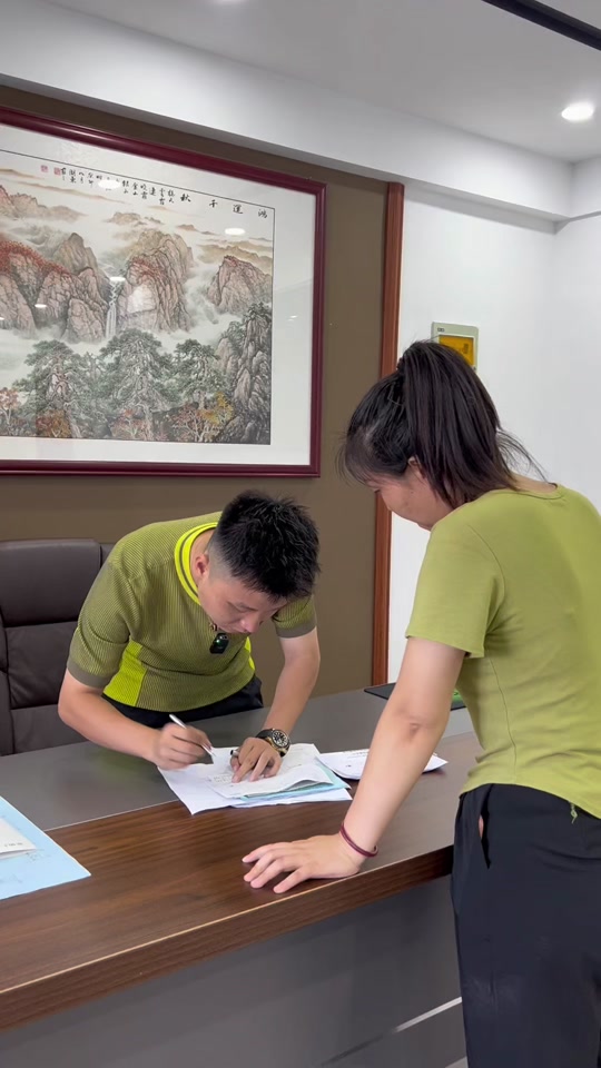 变形计杨奥和小卖部老板