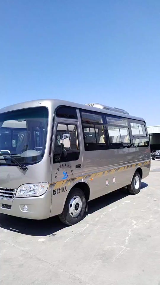 中巴车是什么车 - 抖音