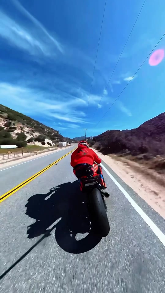 宝马s1000rr被踏板弯道超车 - 抖音