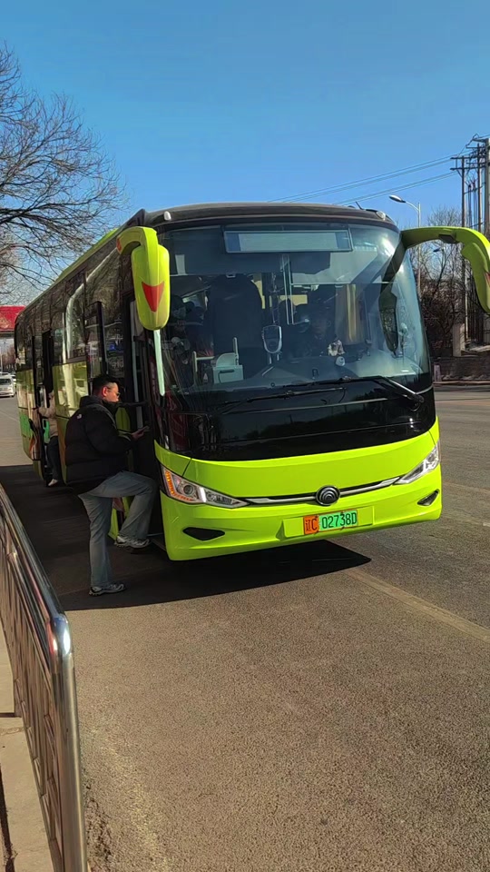 辽宁鞍山广告牌上的车