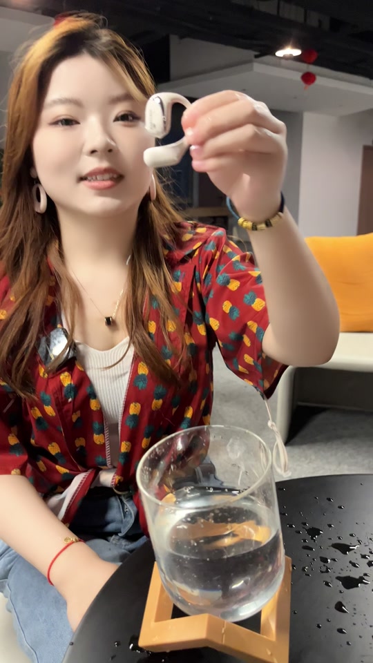 爱华耳机和象鼻子耳机哪个好用 - 抖音