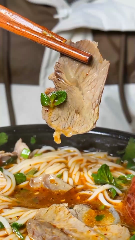 云南黑山羊米线 - 抖音