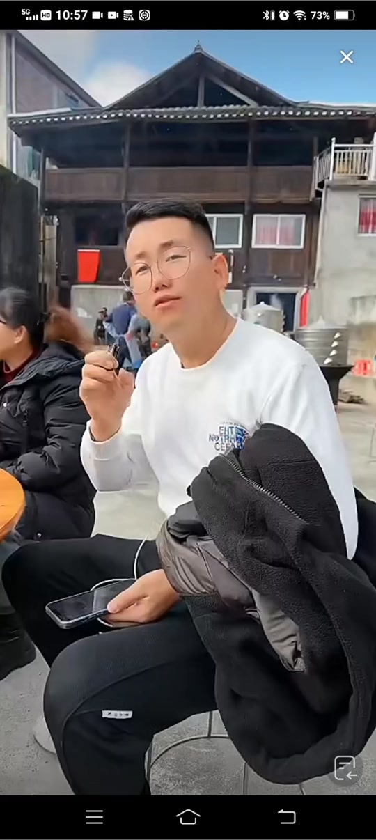 臻臻的妹妹霖霖_讲大道主持人臻臻