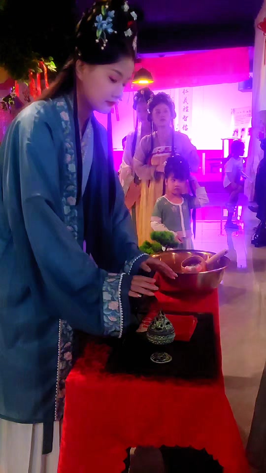 一袭红装三拜红尘凉 抖音