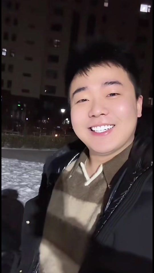 张智超被挠痒 - 抖音