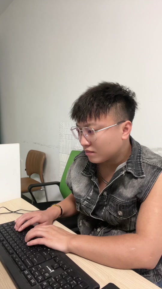 衣哥鸿星尔克专场多少销售额 - 抖音