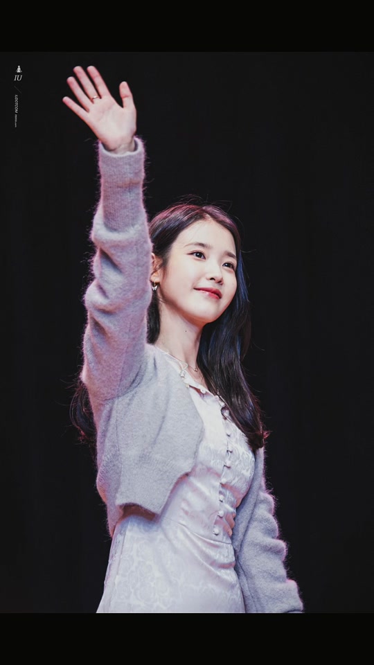 iu李知恩surprise