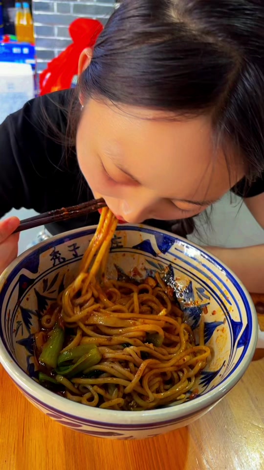天热的,不知道吃啥,你就来秃子面庄,保证让你吃