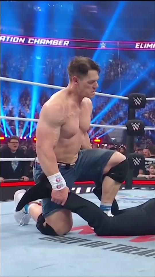 巨石强森借用约翰塞纳护腕 - 抖音