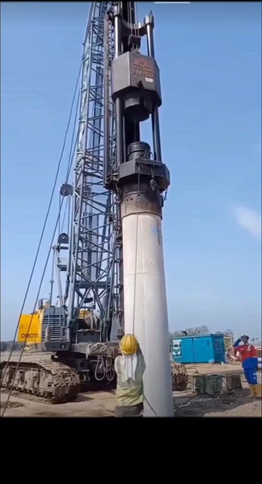 打桩机锤击打桩机