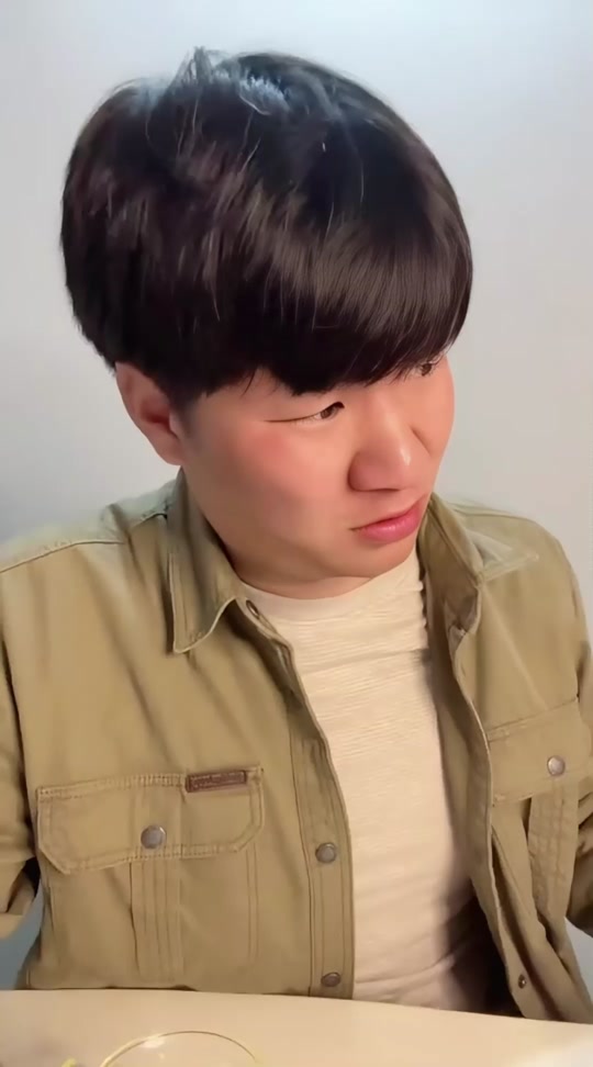 藏锋kevin红衣女孩怎么了 - 抖音