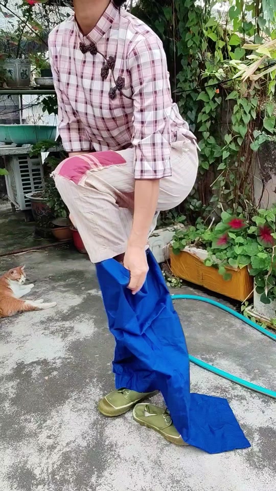 一根绳子当裤子穿