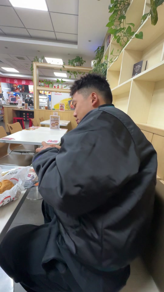 华莱士悠悠球中间怎么没轴承 - 抖音