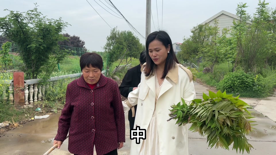 步琳萌带张龙到大哥家拜年