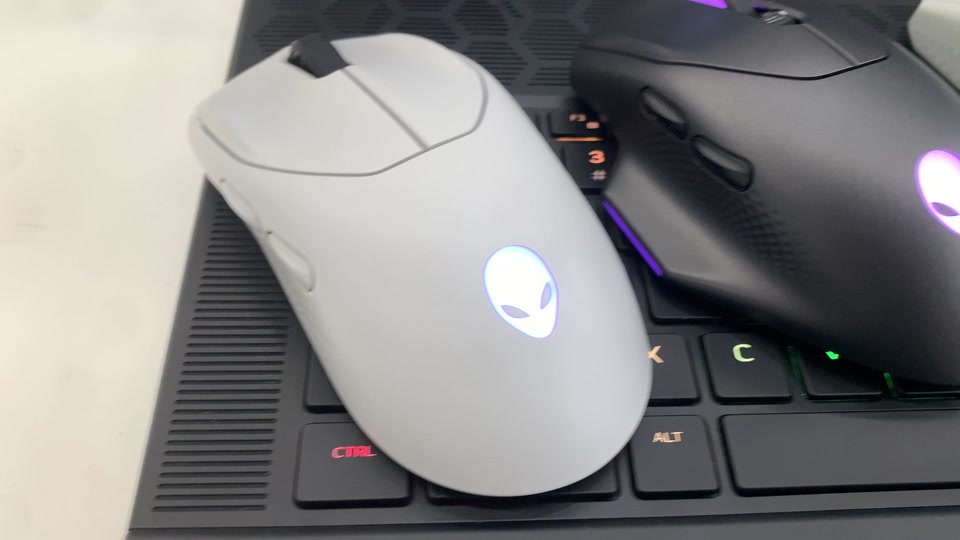 外星人aw610m鼠标编号在哪 - 抖音