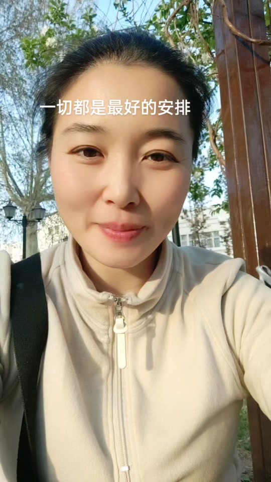 鹿邑人来衣往服装