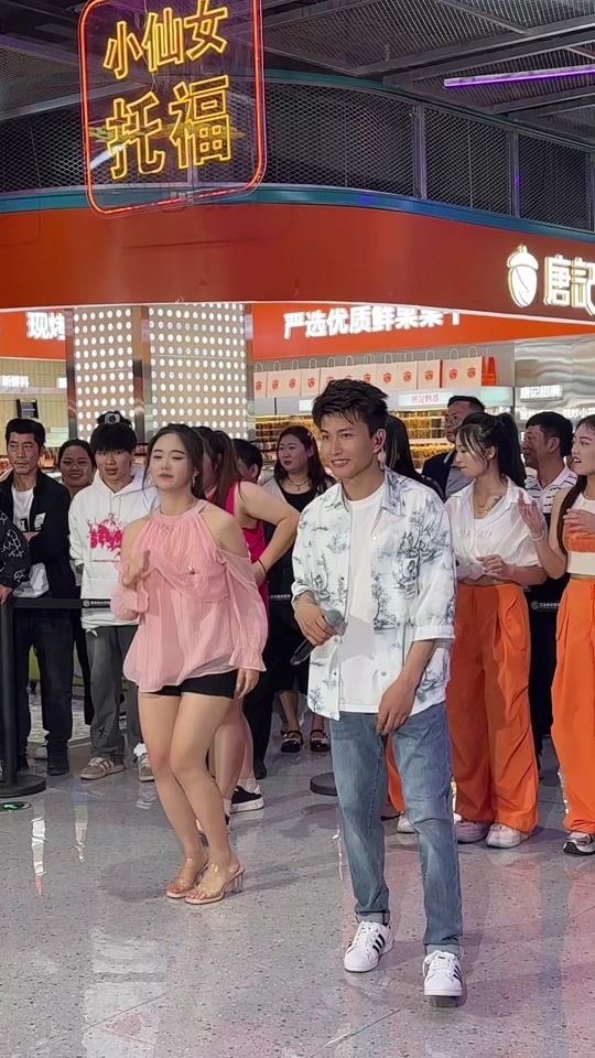 浦婉安路人视角 - 抖音