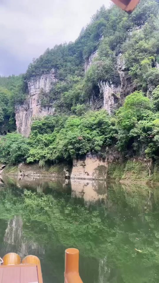 绥阳卧龙湖泼水节