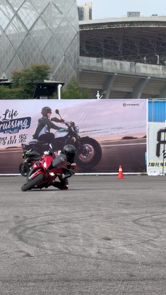 白冰的宝马s1000rr - 抖音