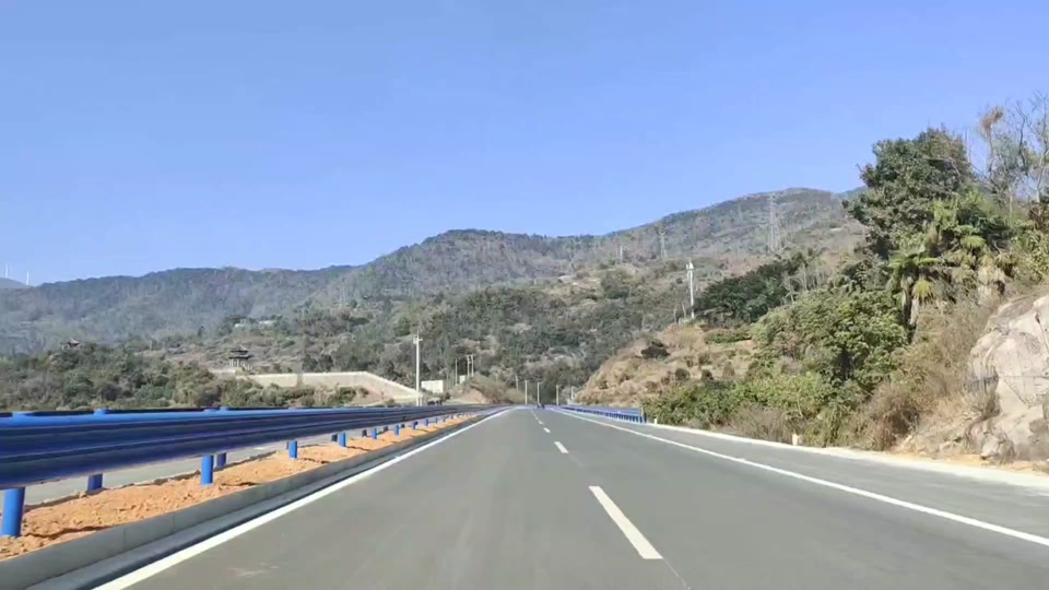 温州苍南228国道1月24日终于试通车了,途经6个隧道,15分钟内可从龙沙