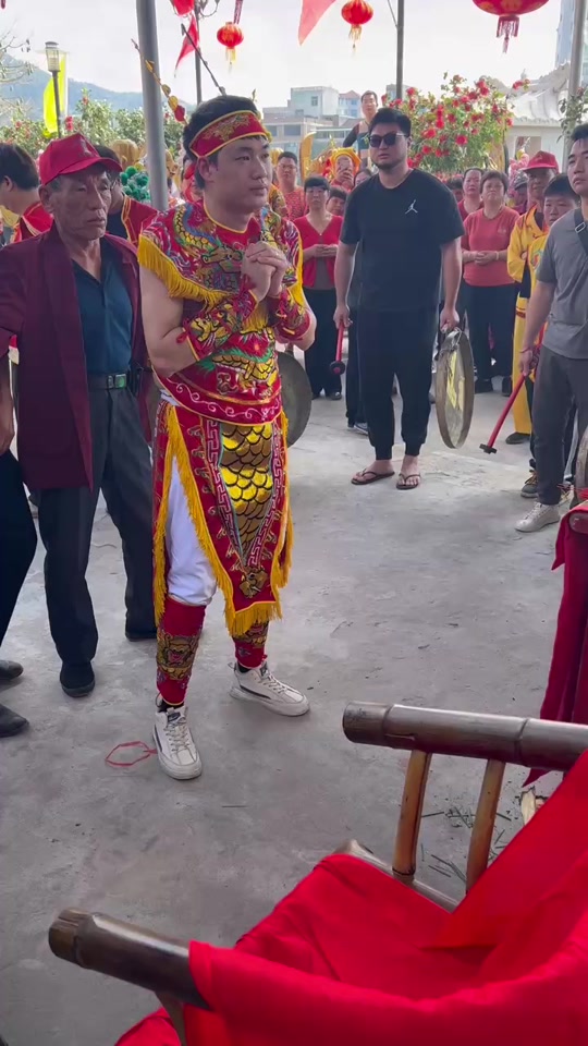 女乩童起乩状态