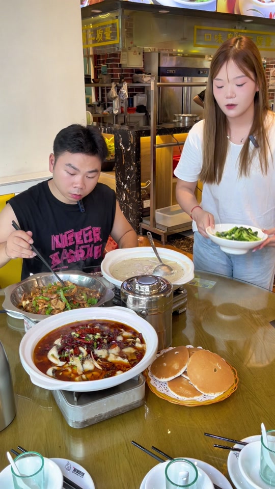 汉阳廷自助烤肉(隆生广场东湖店)地址:广东省惠州市惠城区东湖一街1号