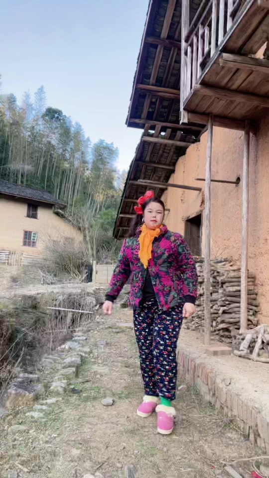 大炮三vlog村花的大哥_大炮三vlog村花涨奶