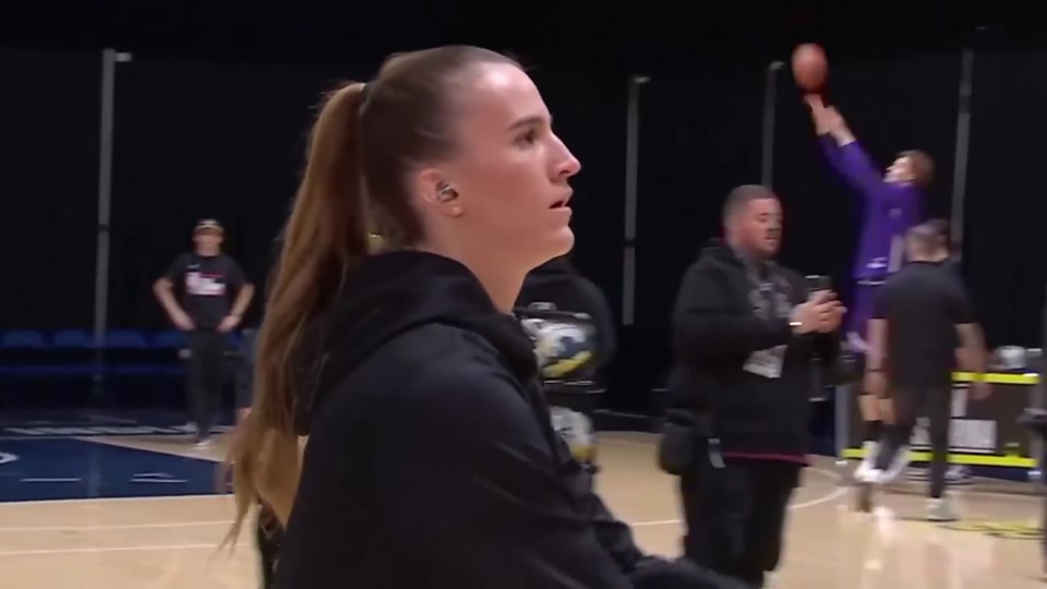 美国女篮6号约内斯库 - 抖音